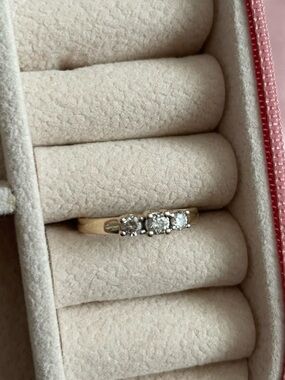 10k yellow gold and diamond engagement ring🩷